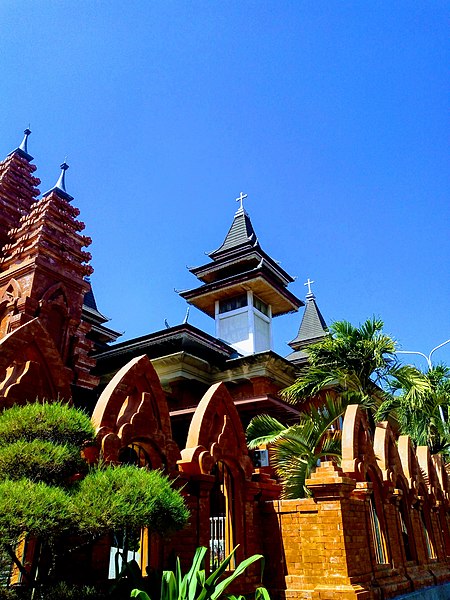 Katedral Roh Kudus Denpasar - Temukan gereja kristen terdekat dalam artikel ini