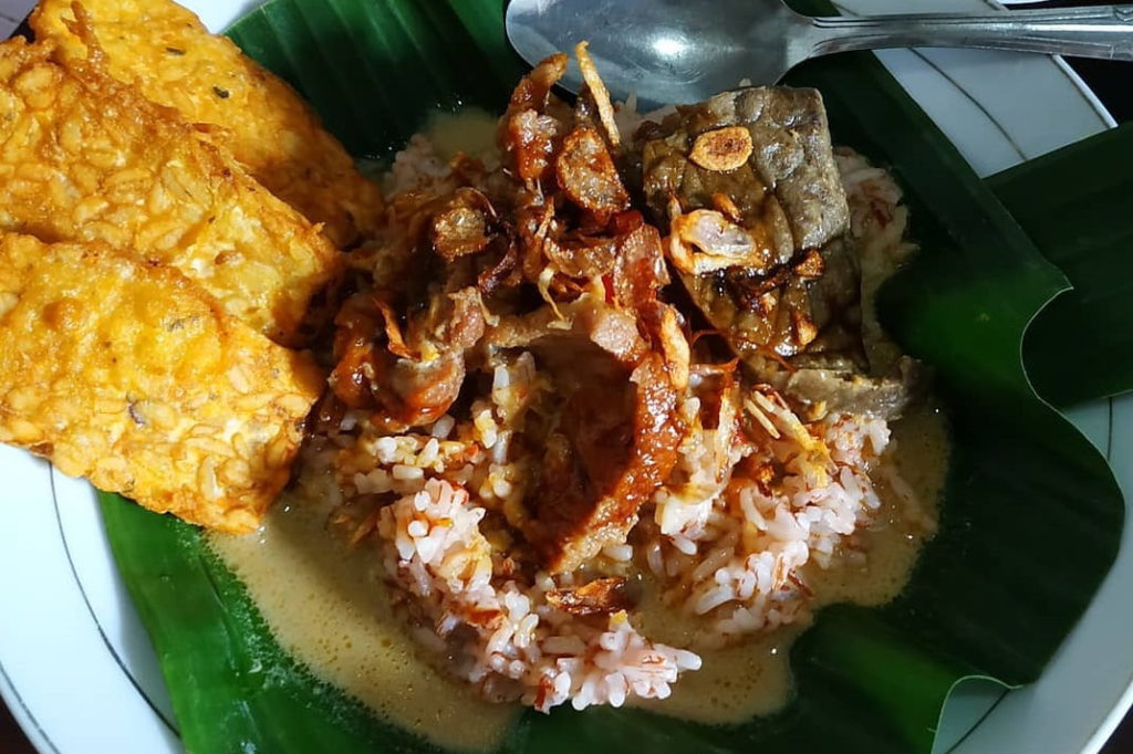 ayam lodho - javanese food