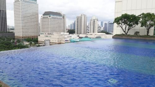 Infinity Pool Apartemen Senayan City Jakarta Selatan