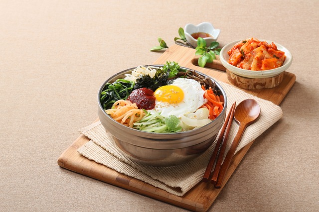 10 Rekomendasi Makanan Korea Populer yang Harus Anda Coba