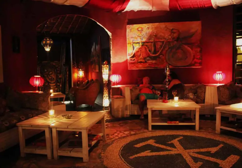 Overview cafe di Bali bernama XL Shisha Lounge