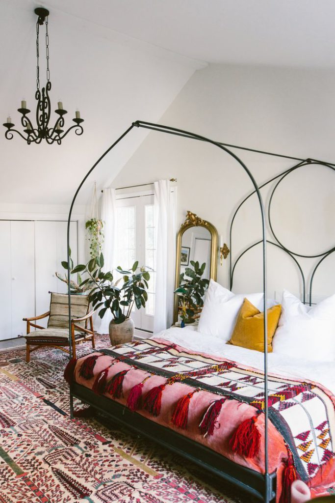 overview kamar tidur dengan nuansa eclectic style